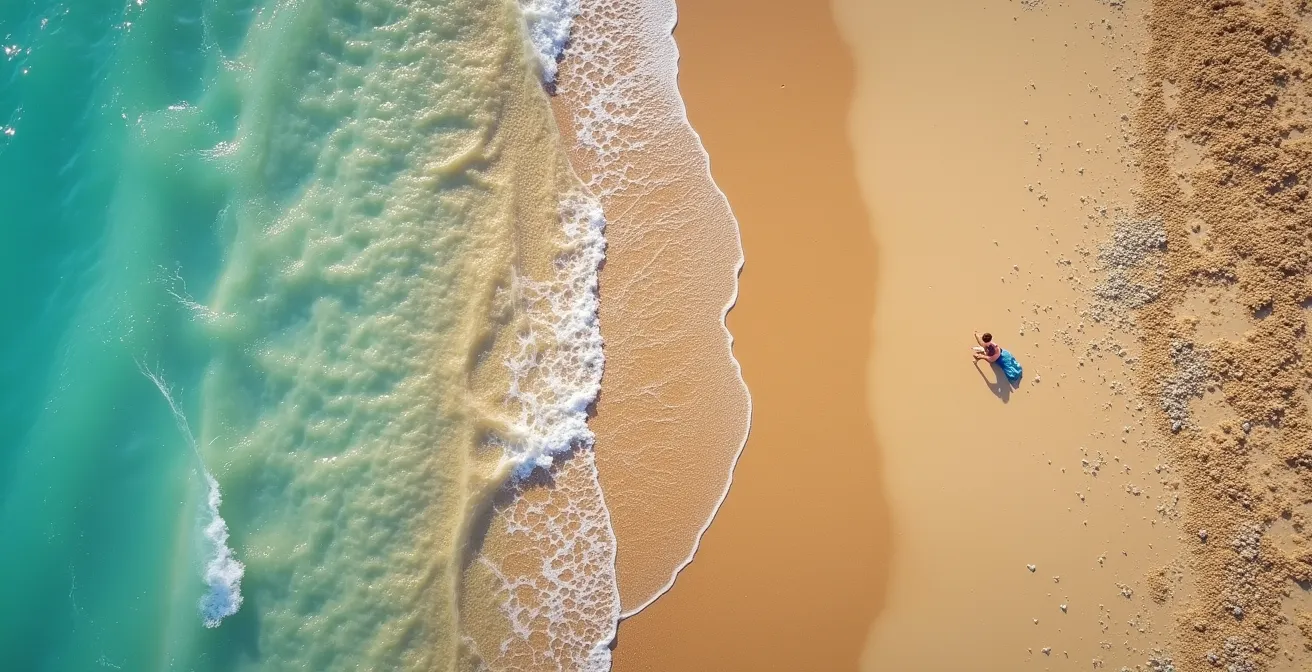 Vista aérea de las playas de kitesurf en Cabarete con zonas seguras marcadas